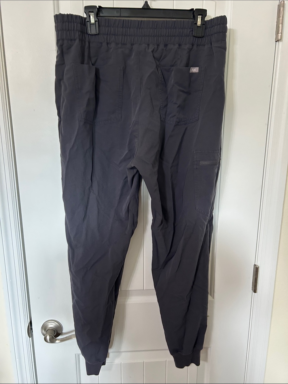 Figs Women's Scrub Set - Picture 9 of 10